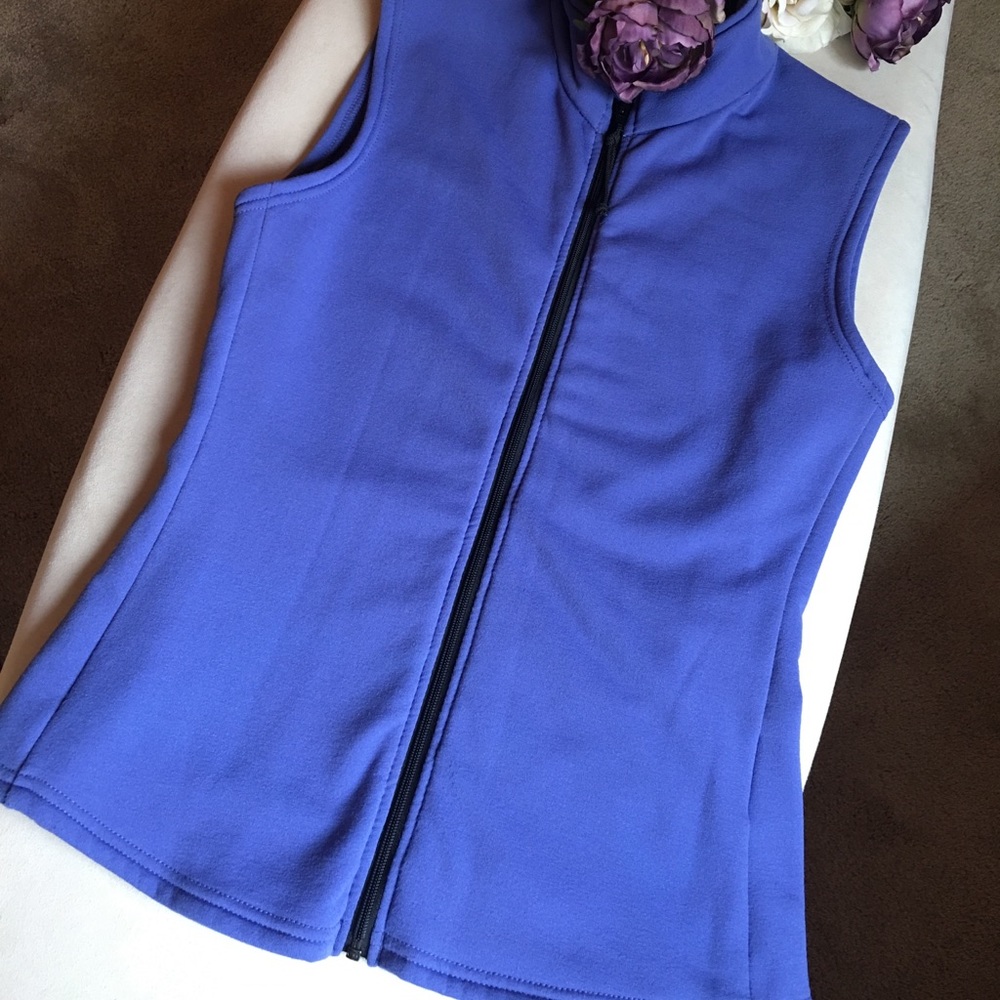 Ladies cotton vest.